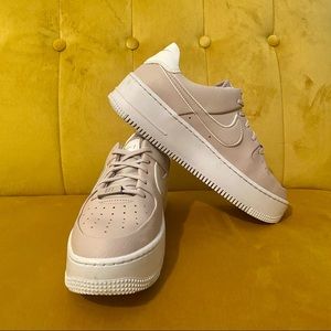 Woman’s Air Force 1 Sage Low Platinum Violet